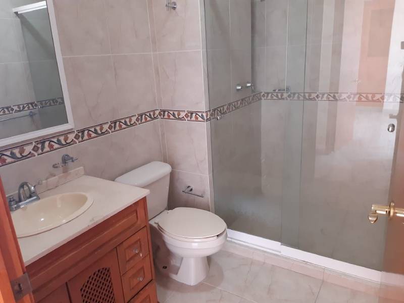 baños completos depatamento en Nápoles