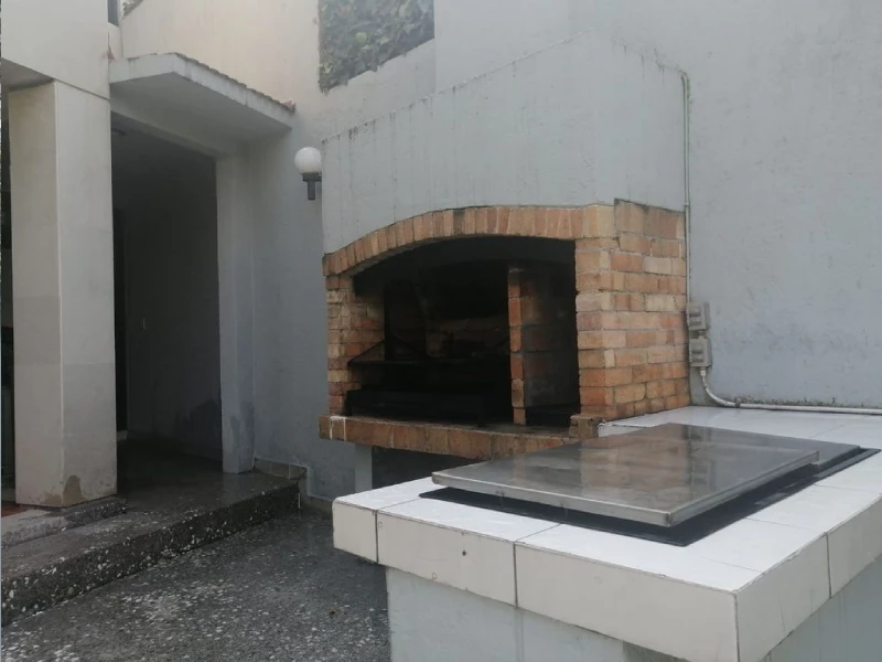 Amplio jardín horno de piedra Huixquilucan casa