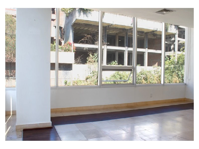 Iluminada oficina en Bosques de las Lomas