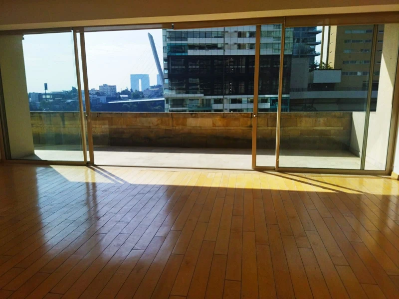 Amplia estancia Club Residencial Bosques